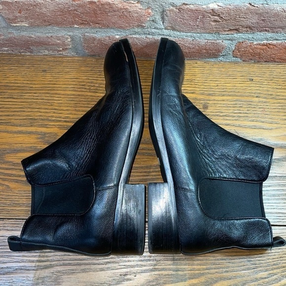 Cole Haan Landsman W06488 Women's Size 9.5B Black Leather Pull On Chelsea Bootie - Picture 4 of 12